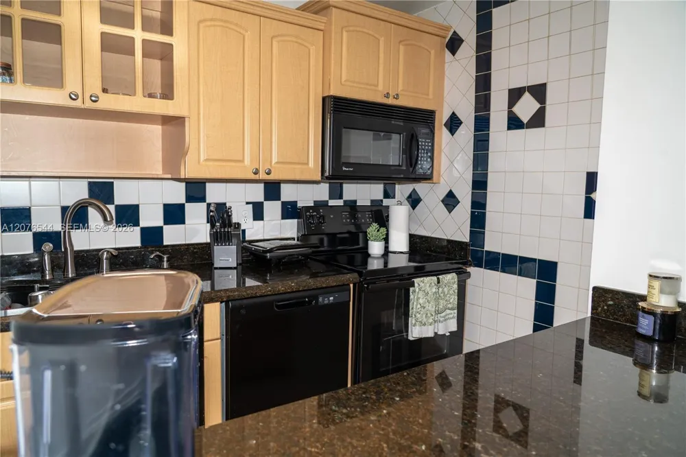 854 NW 87th Ave #405 Miami, FL 33172