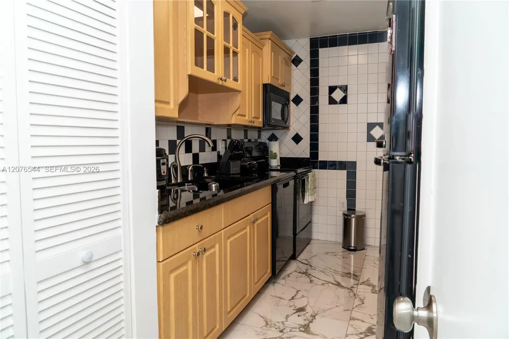 854 NW 87th Ave #405 Miami, FL 33172
