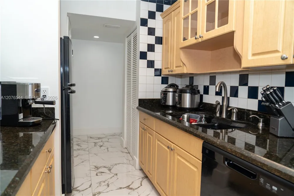 854 NW 87th Ave #405 Miami, FL 33172