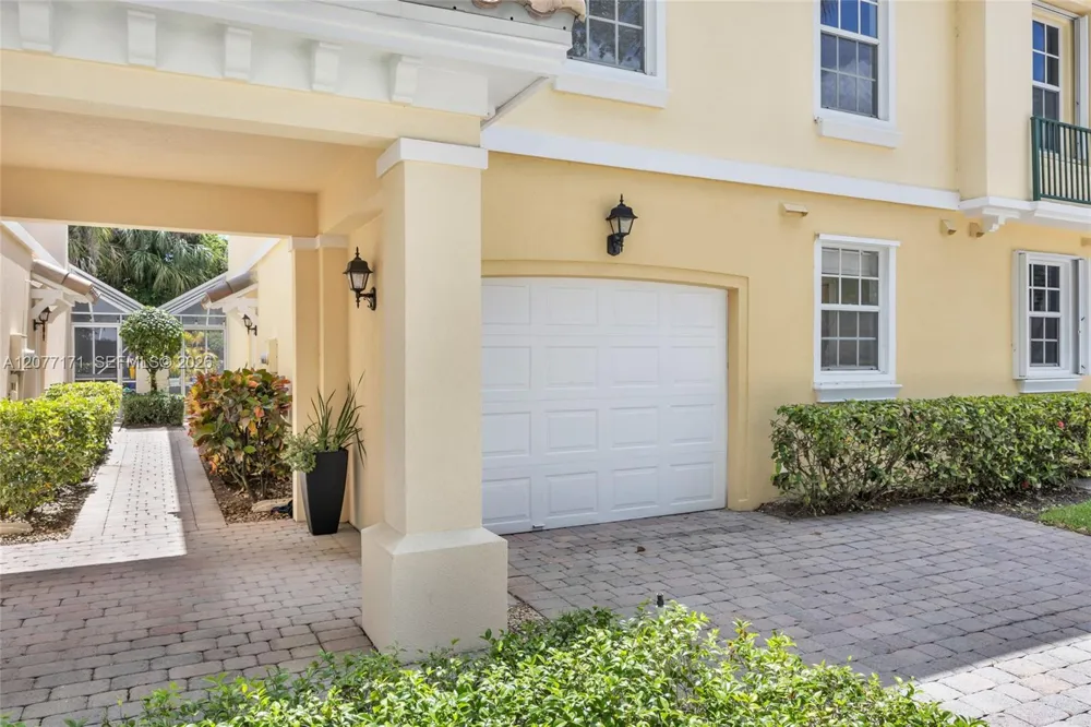 418 Capistrano Dr Palm Beach Gardens, FL 33410