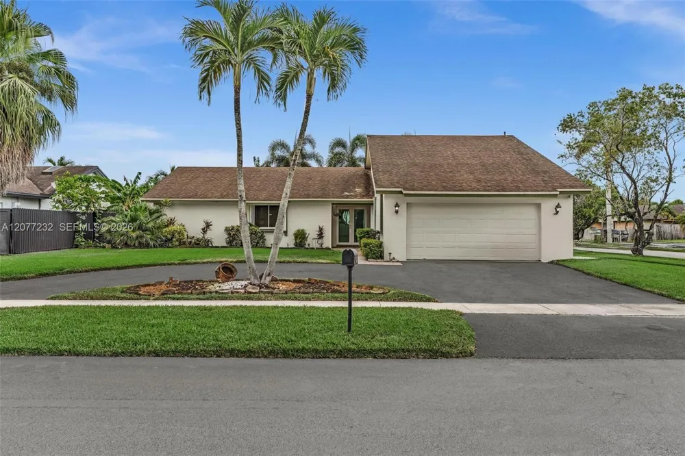 741 SW 100th Ter Pembroke Pines, FL 33025