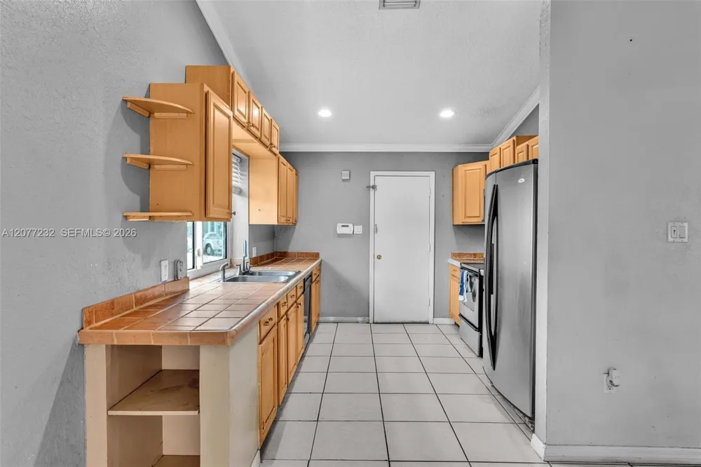741 SW 100th Ter Pembroke Pines, FL 33025