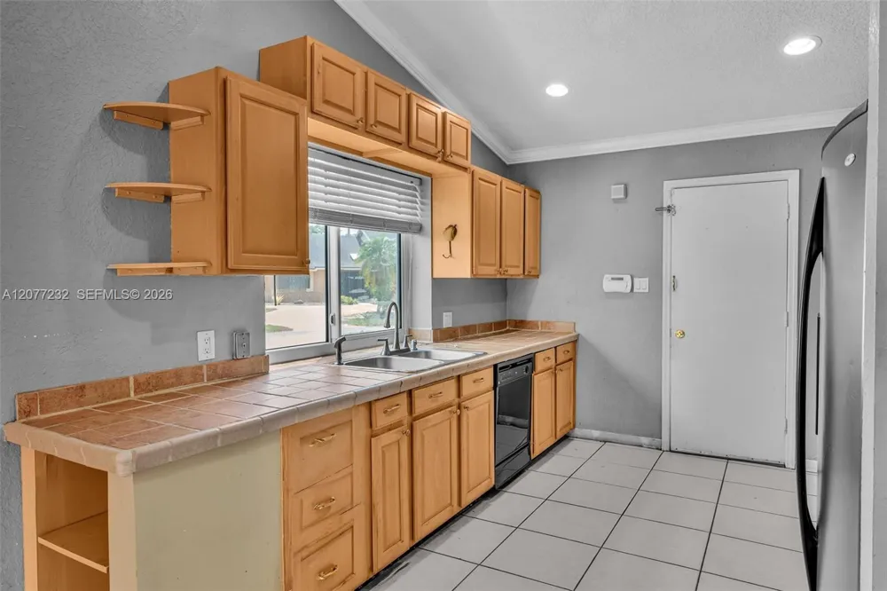 741 SW 100th Ter Pembroke Pines, FL 33025