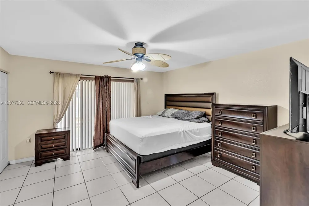 741 SW 100th Ter Pembroke Pines, FL 33025