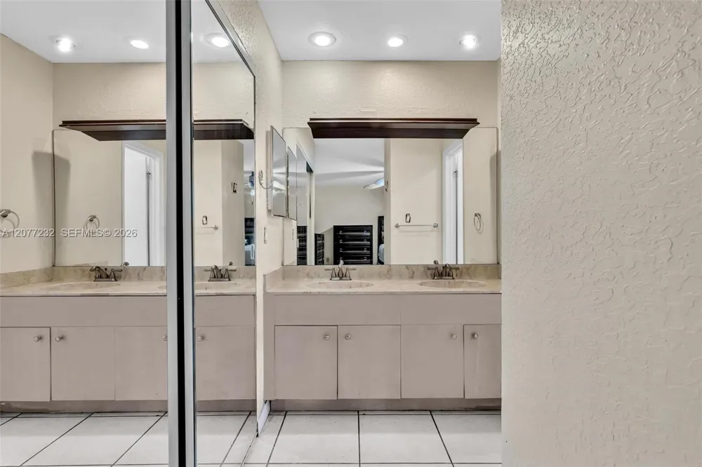 741 SW 100th Ter Pembroke Pines, FL 33025
