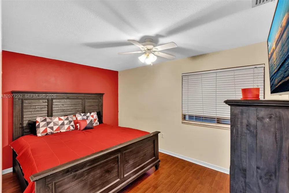 741 SW 100th Ter Pembroke Pines, FL 33025