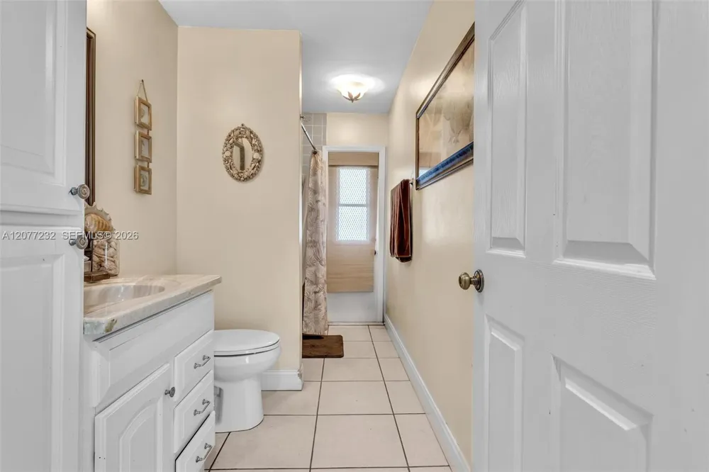 741 SW 100th Ter Pembroke Pines, FL 33025