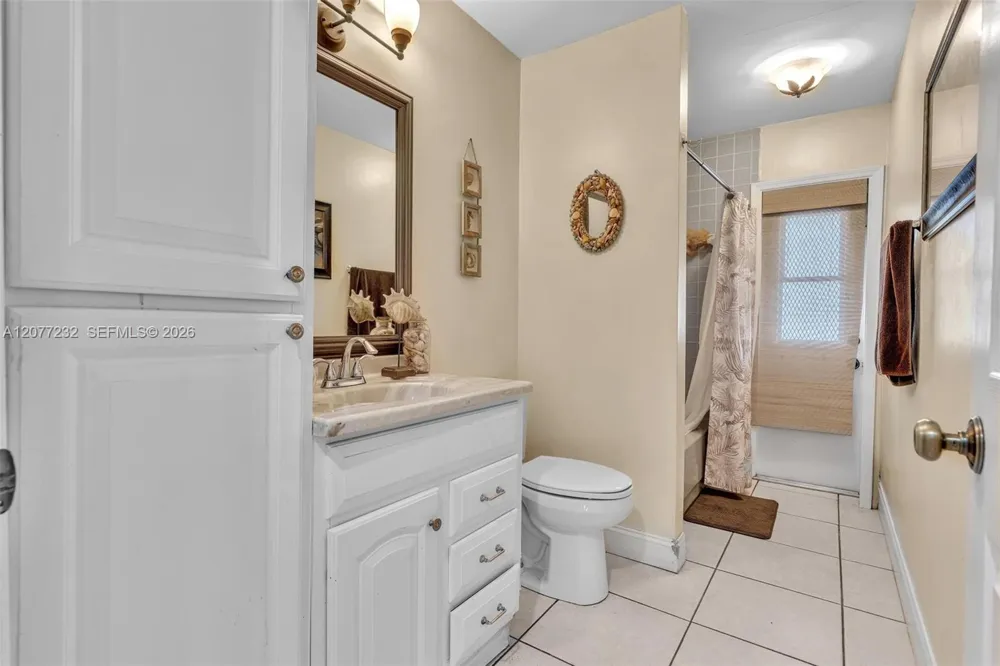 741 SW 100th Ter Pembroke Pines, FL 33025