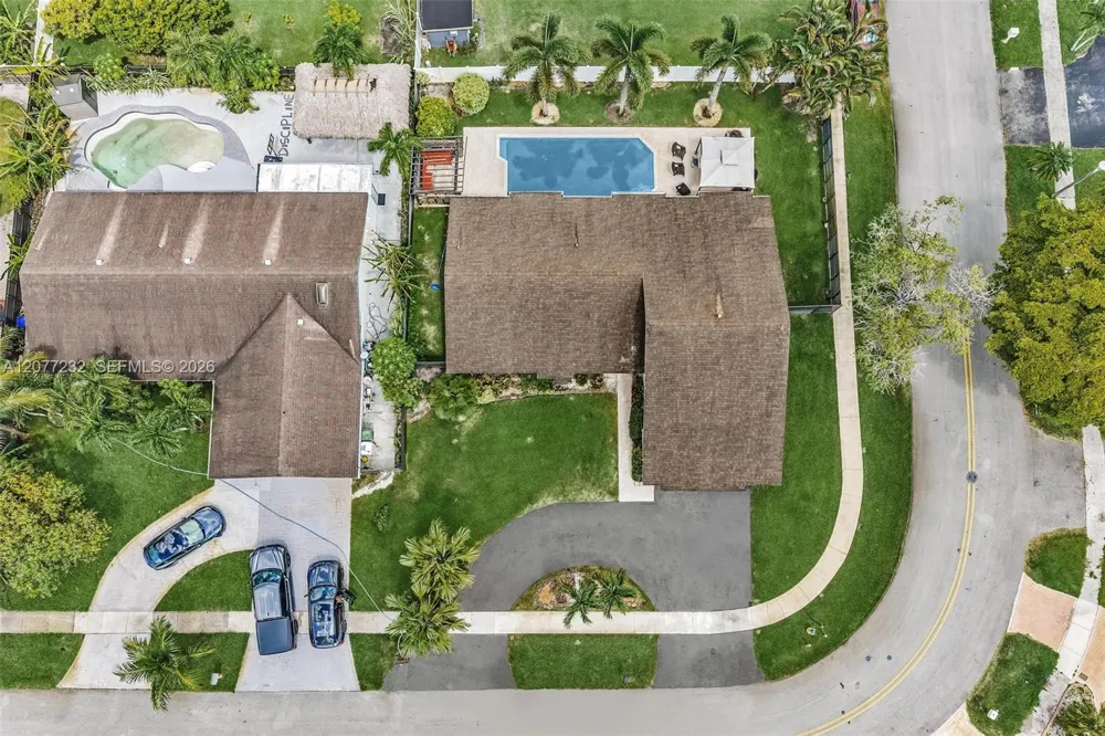 741 SW 100th Ter Pembroke Pines, FL 33025