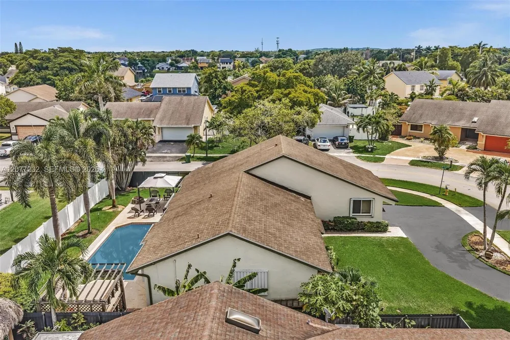 741 SW 100th Ter Pembroke Pines, FL 33025