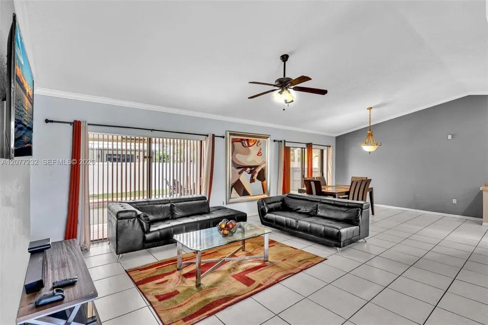 741 SW 100th Ter Pembroke Pines, FL 33025