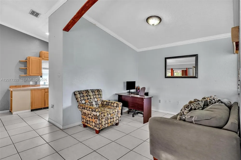 741 SW 100th Ter Pembroke Pines, FL 33025