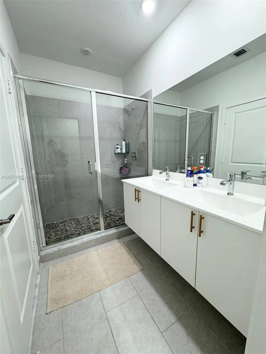 4867 NW 84th Ave Doral, FL 33166