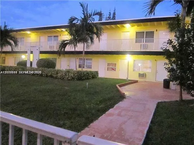 16851 NE 21st Ave #7 North Miami Beach, FL 33162