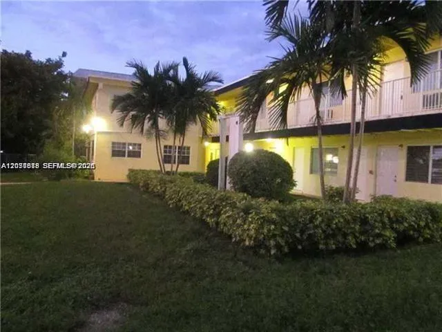 16851 NE 21st Ave #7 North Miami Beach, FL 33162
