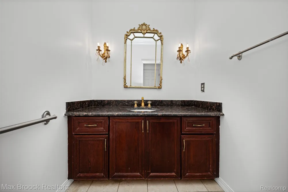 3382 Long Meadow Court West Bloomfield Charter Township, MI 48324