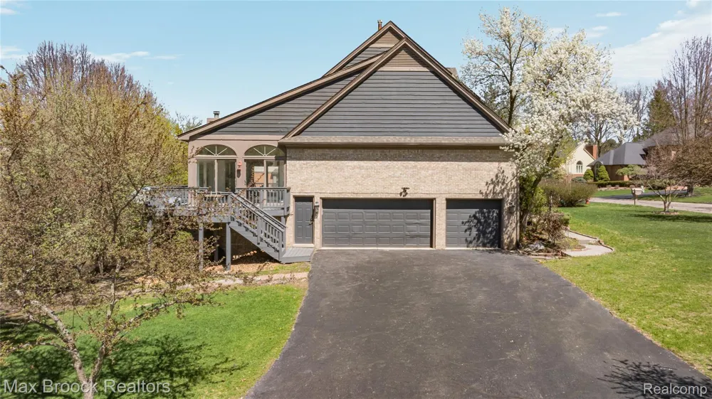 3382 Long Meadow Court West Bloomfield Charter Township, MI 48324