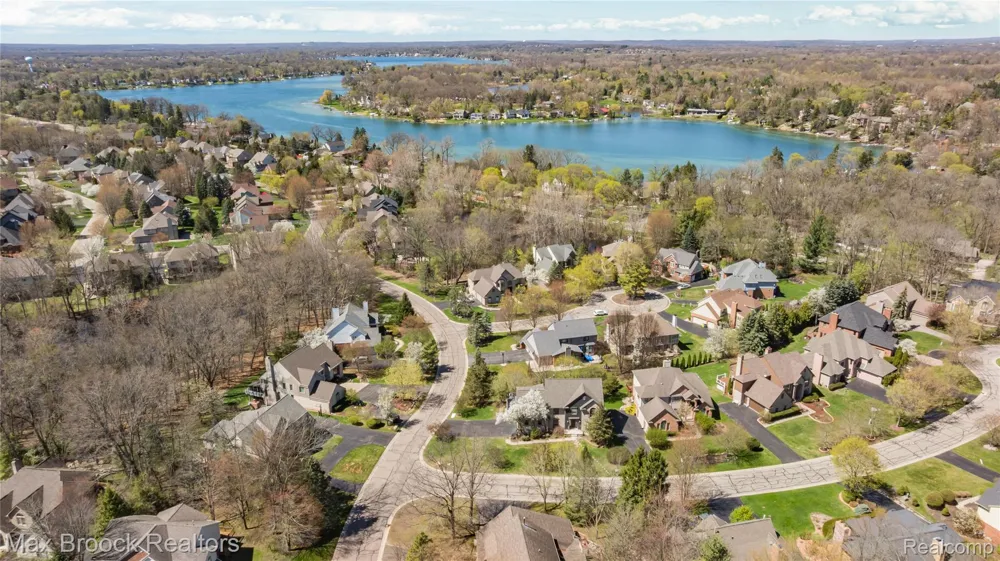 3382 Long Meadow Court West Bloomfield Charter Township, MI 48324
