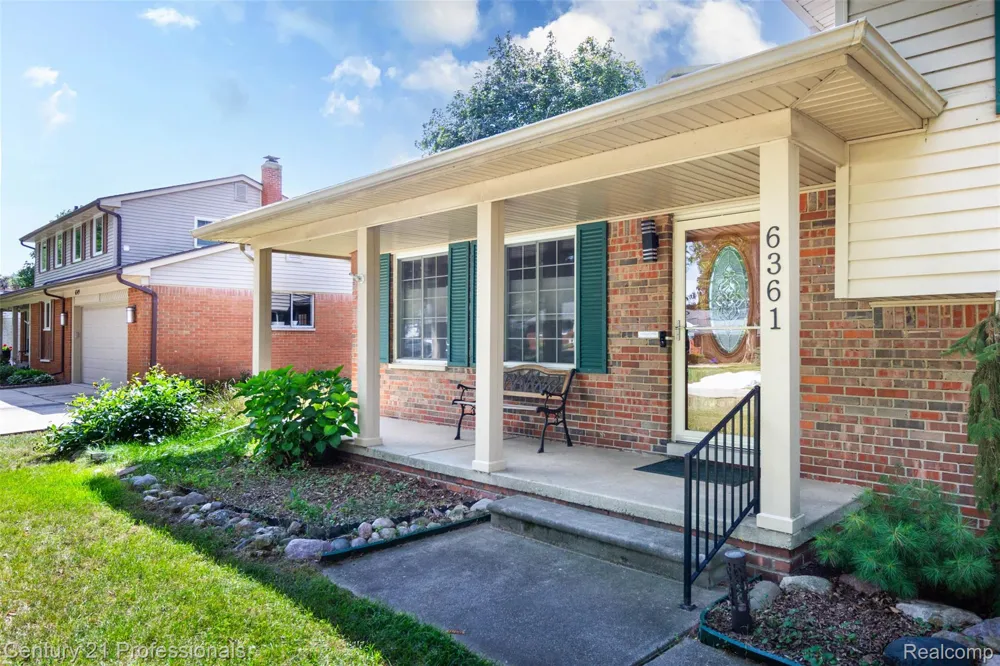 6361 Emerald Lake Drive Troy City, MI 48085