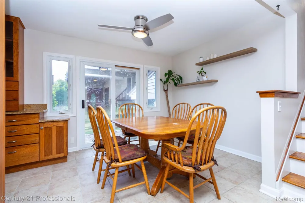 6361 Emerald Lake Drive Troy City, MI 48085