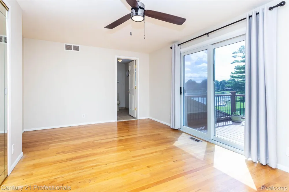 6361 Emerald Lake Drive Troy City, MI 48085