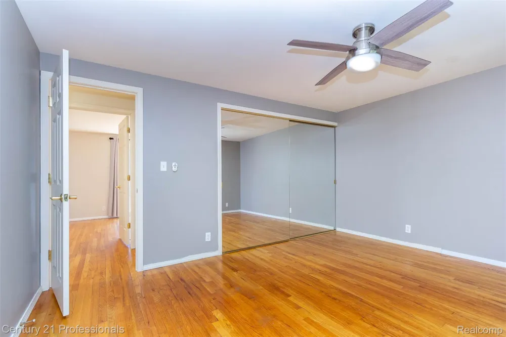 6361 Emerald Lake Drive Troy City, MI 48085