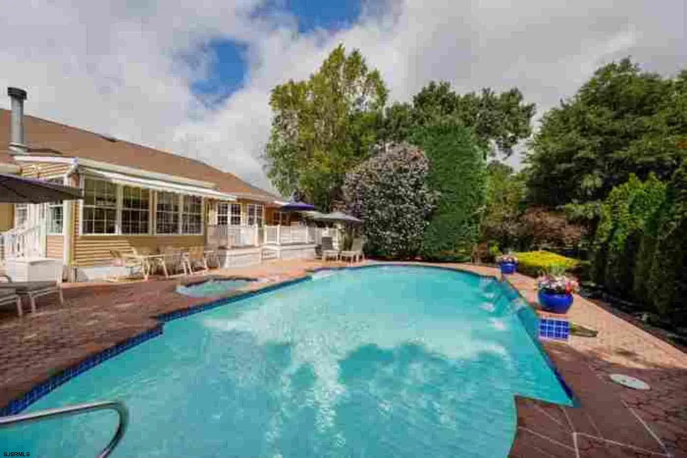 20 Pebble Beach Dr Egg Harbor Township, NJ 08234