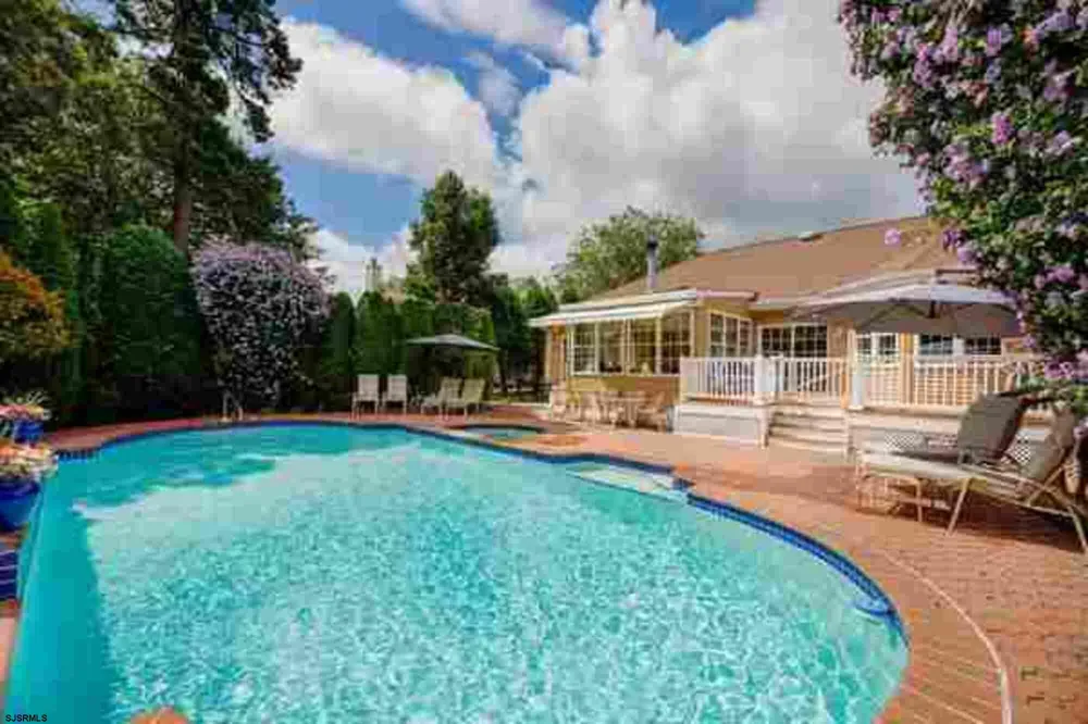 20 Pebble Beach Dr Egg Harbor Township, NJ 08234