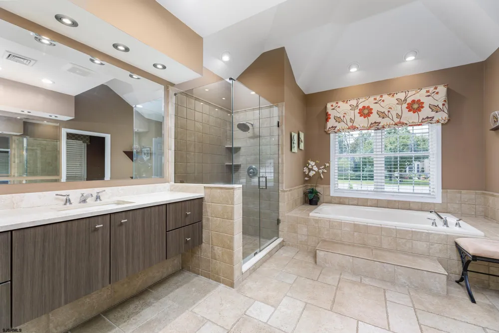 20 Pebble Beach Dr Egg Harbor Township, NJ 08234