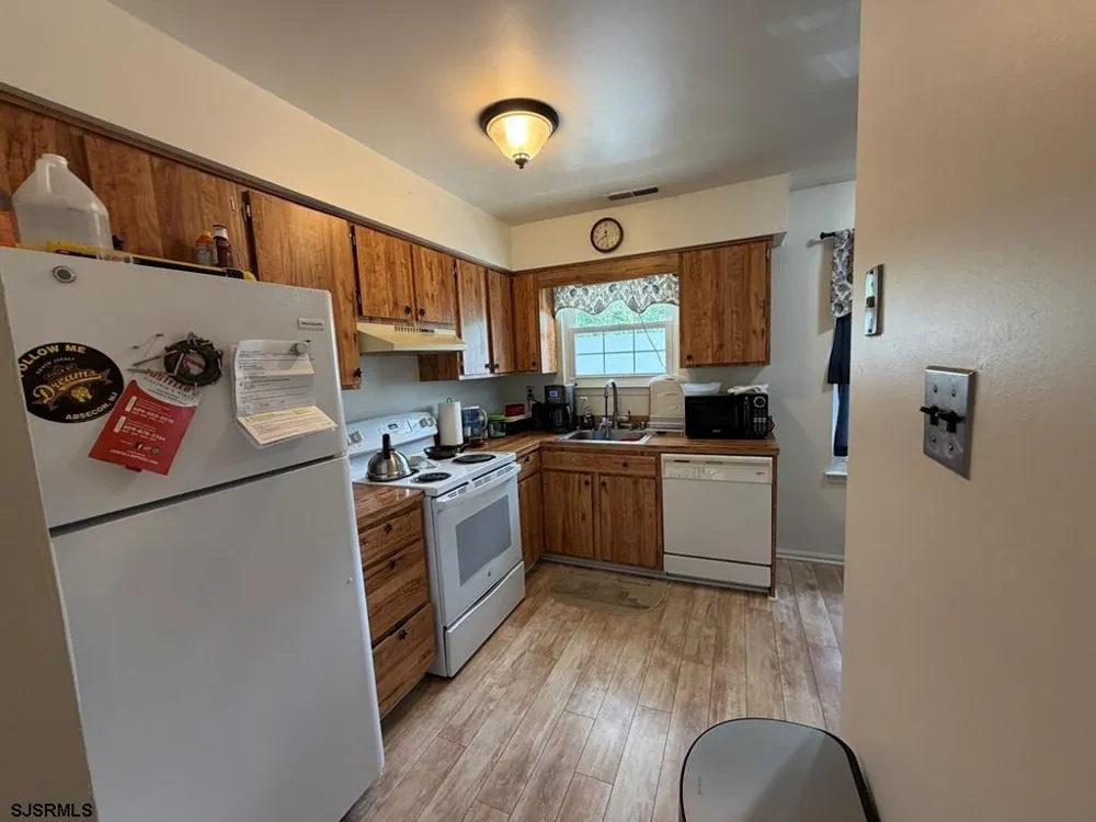 841 E Fishers Creek Rd. Smithville, NJ 08205