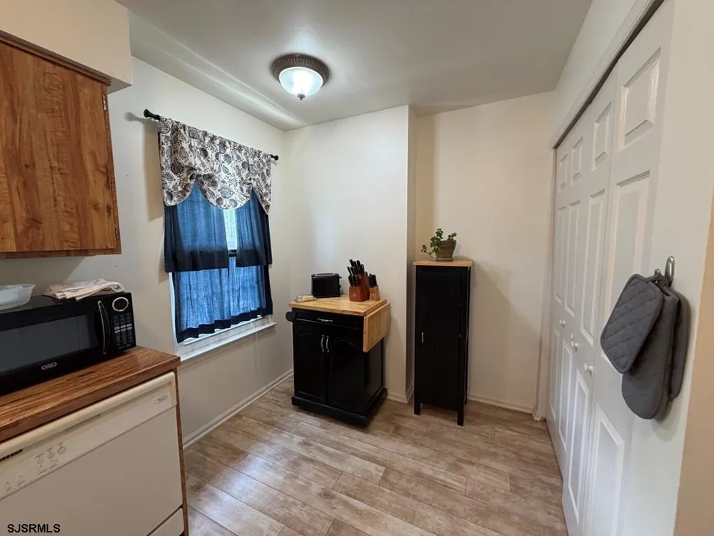 841 E Fishers Creek Rd. Smithville, NJ 08205