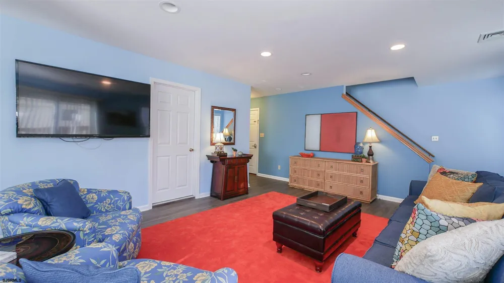 10 N Adams Ave Margate, NJ 08402