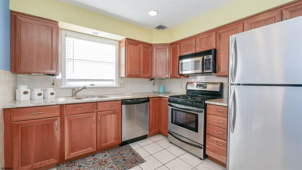10 N Adams Ave Margate, NJ 08402