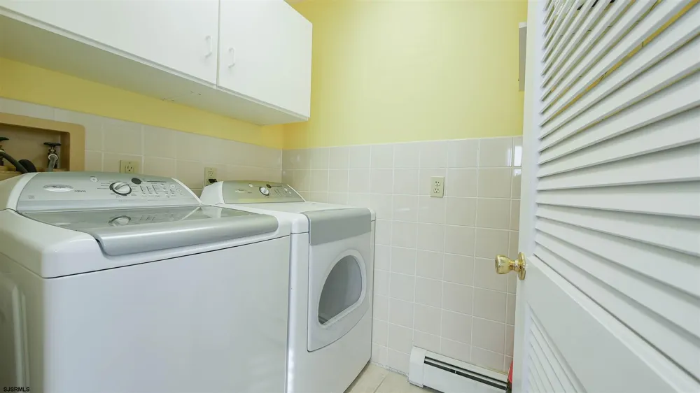 10 N Adams Ave Margate, NJ 08402
