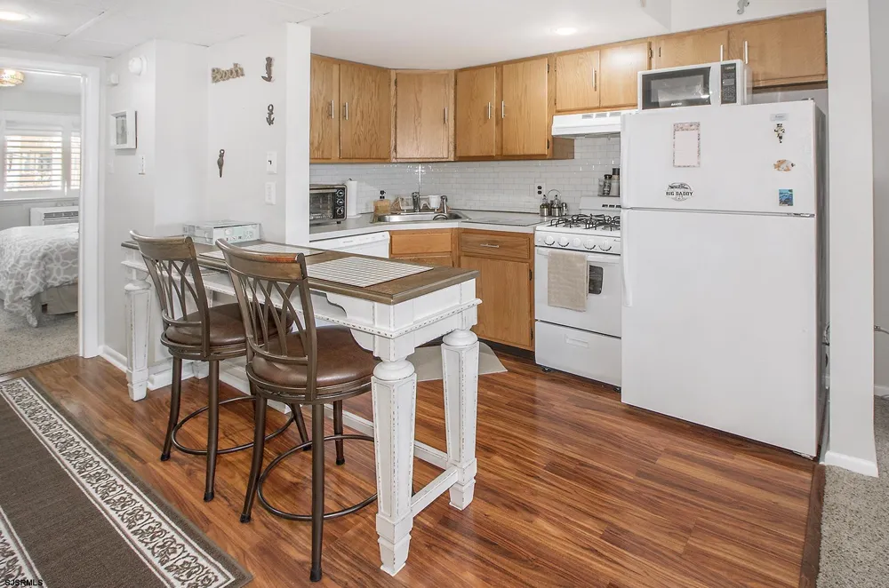 130 N Adams Ave Margate, NJ 08402
