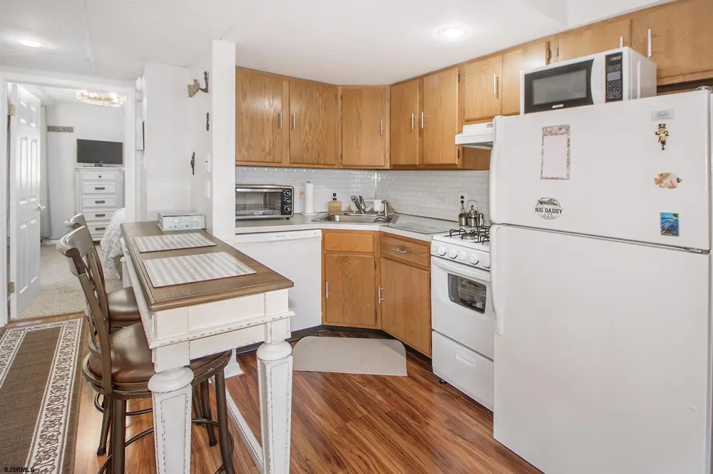 130 N Adams Ave Margate, NJ 08402