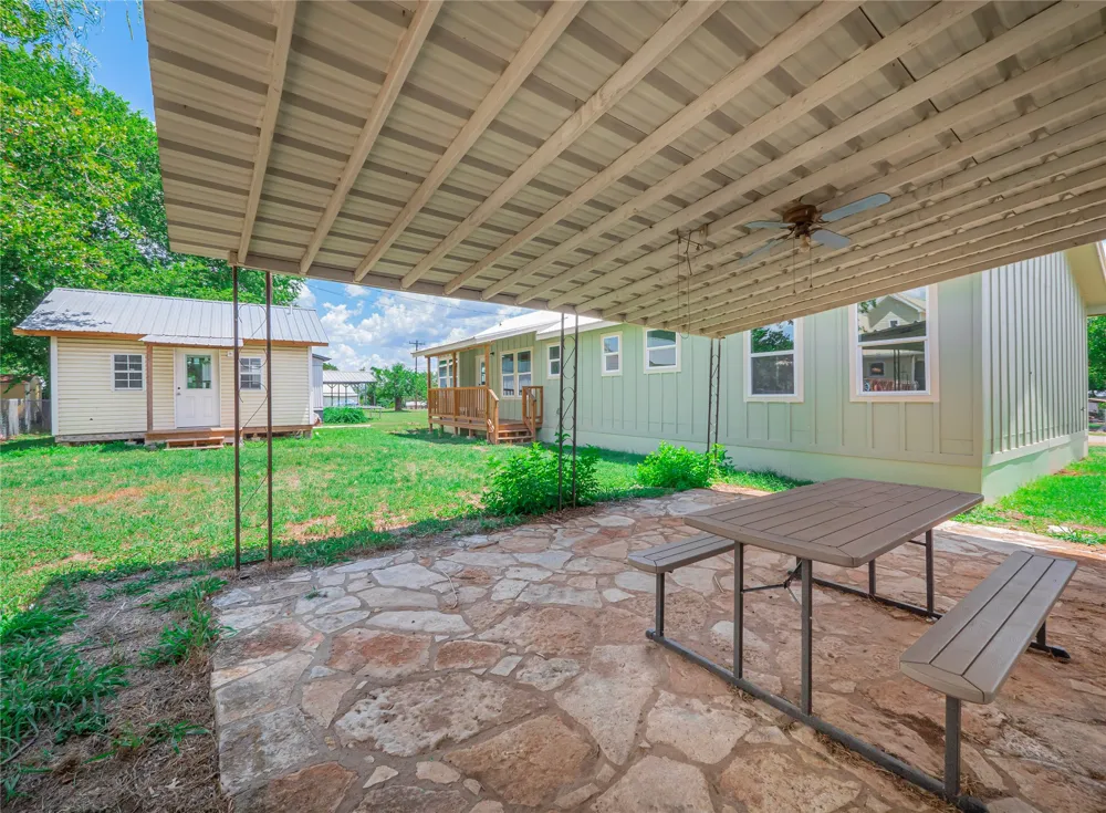109 Elizabeth Drive Spicewood, TX 78669