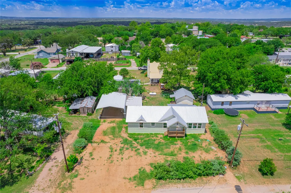 109 Elizabeth Drive Spicewood, TX 78669