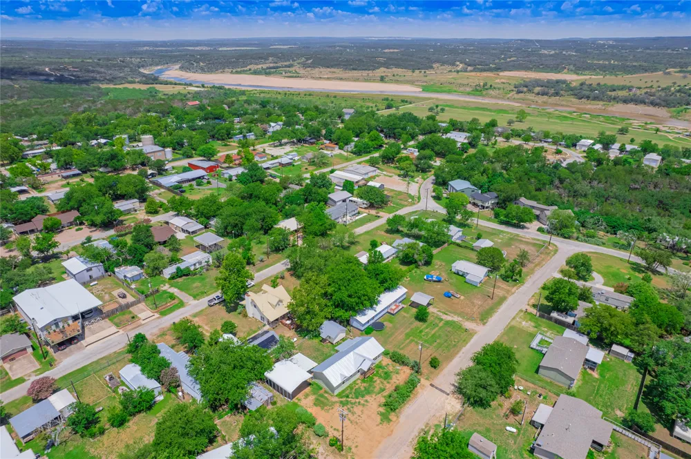 109 Elizabeth Drive Spicewood, TX 78669