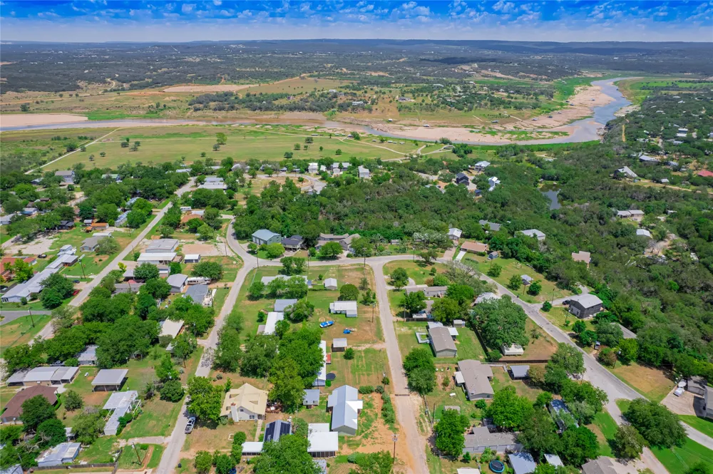 109 Elizabeth Drive Spicewood, TX 78669