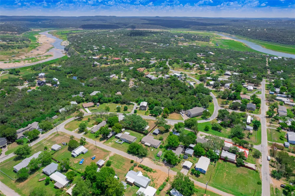 109 Elizabeth Drive Spicewood, TX 78669