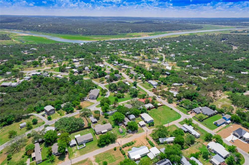 109 Elizabeth Drive Spicewood, TX 78669
