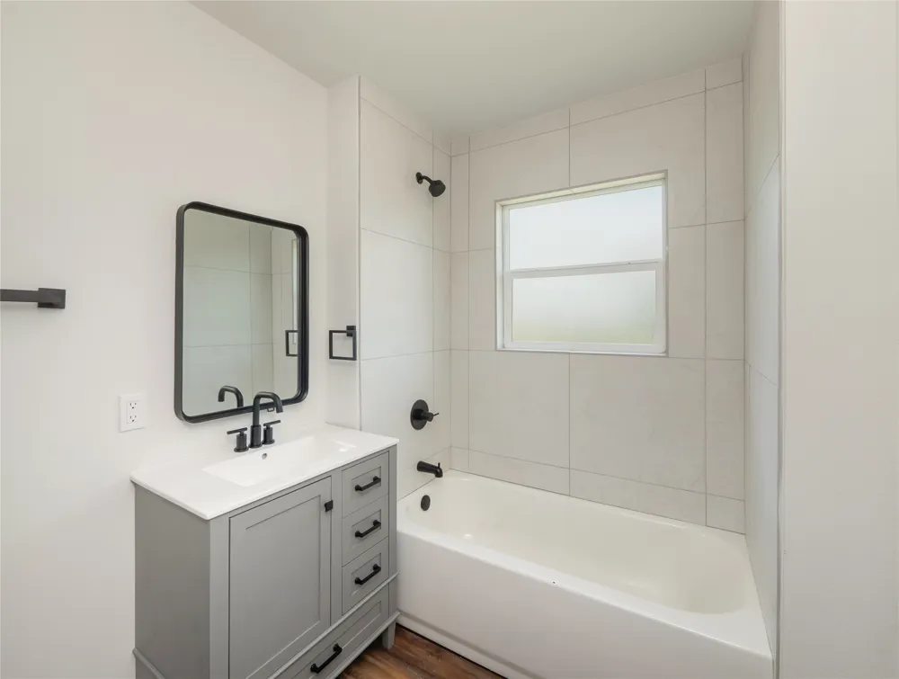 109 Elizabeth Drive Spicewood, TX 78669