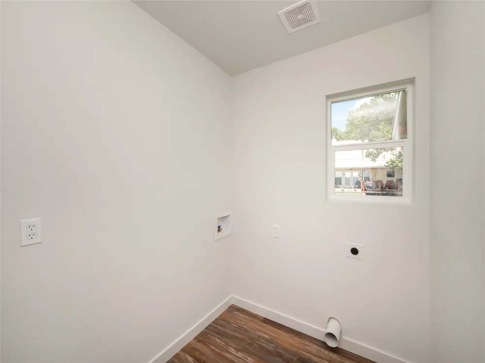 109 Elizabeth Drive Spicewood, TX 78669