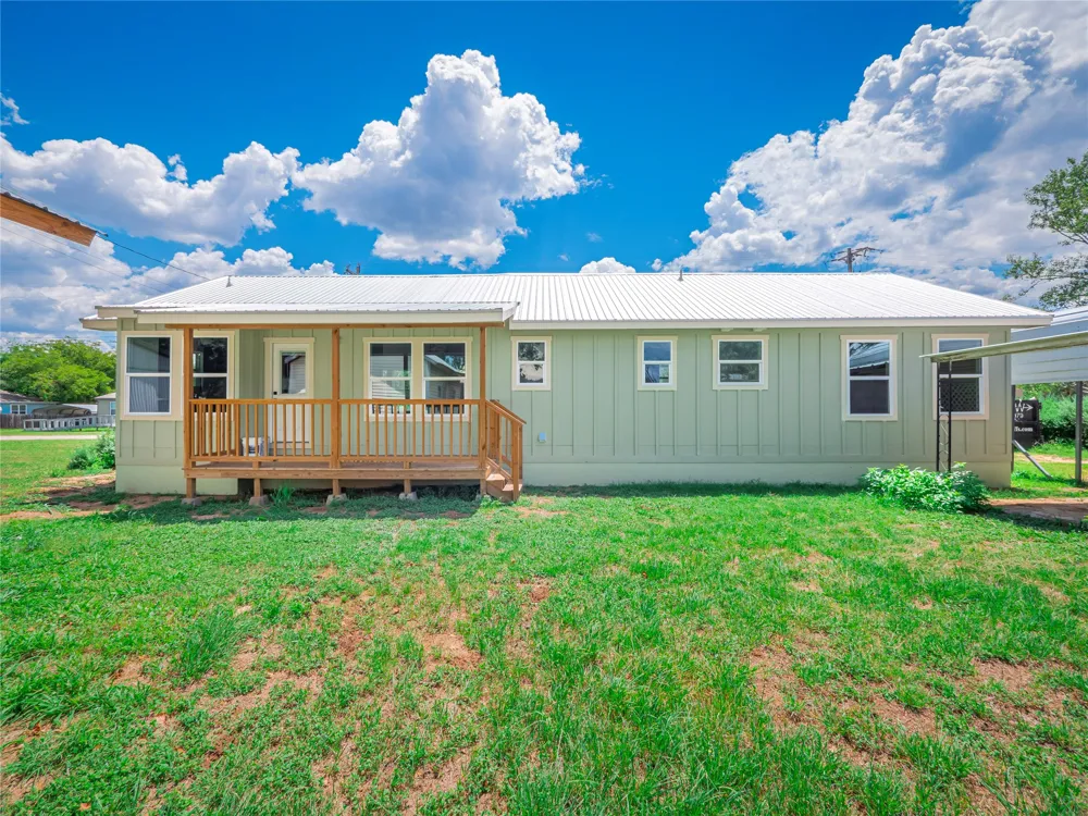 109 Elizabeth Drive Spicewood, TX 78669