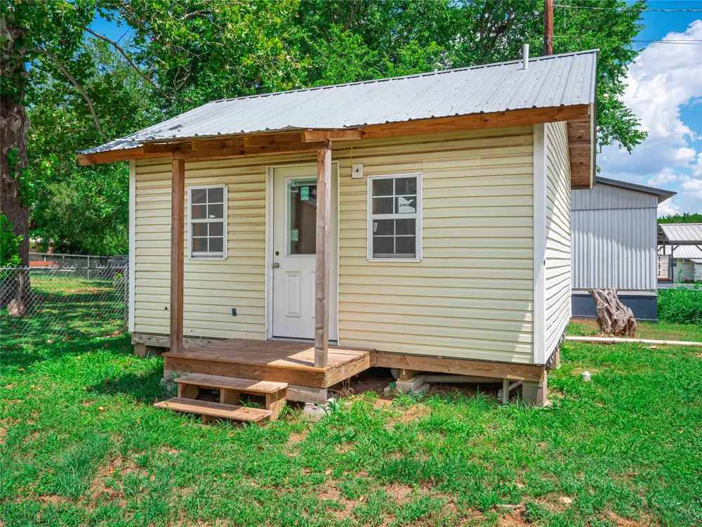 109 Elizabeth Drive Spicewood, TX 78669