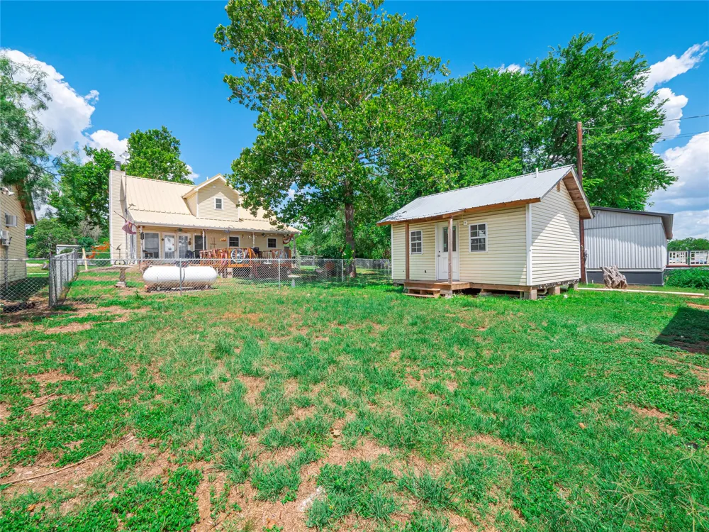 109 Elizabeth Drive Spicewood, TX 78669