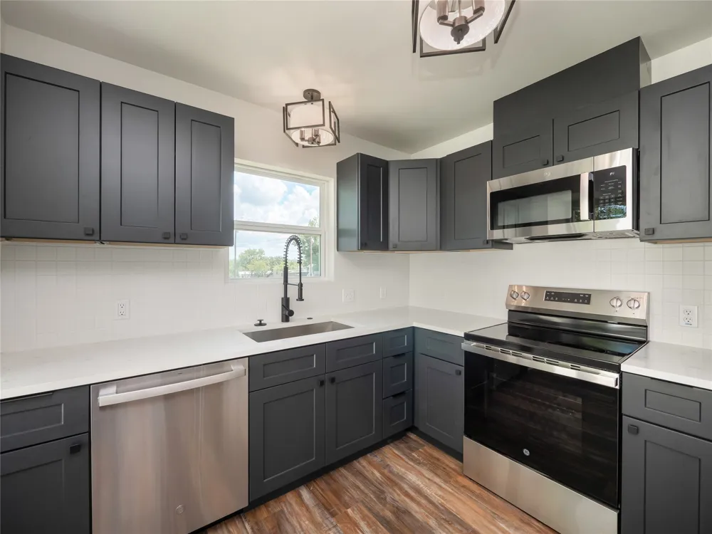 109 Elizabeth Drive Spicewood, TX 78669