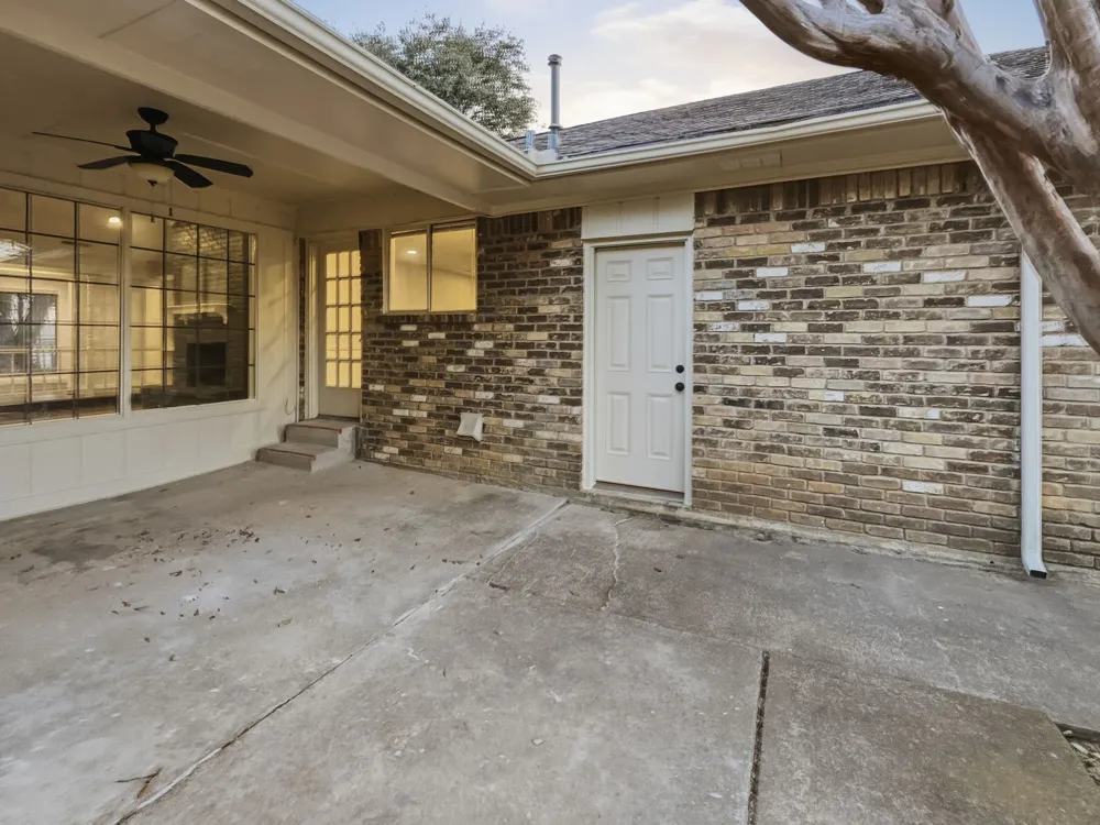 2409 Castle Street Irving, TX 75038