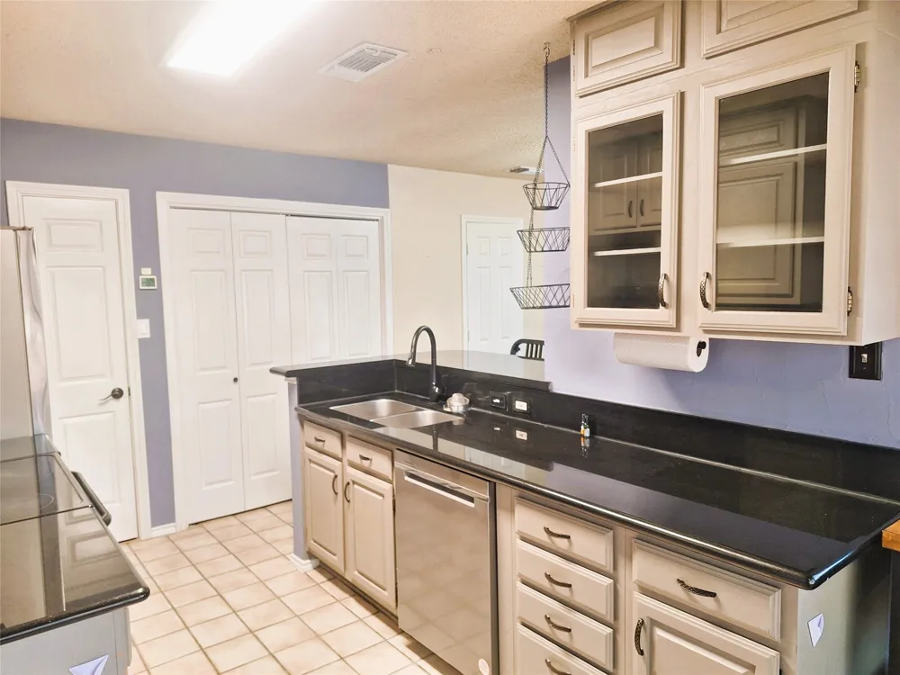 408 Santa Fe Trail #61 Irving, TX 75063